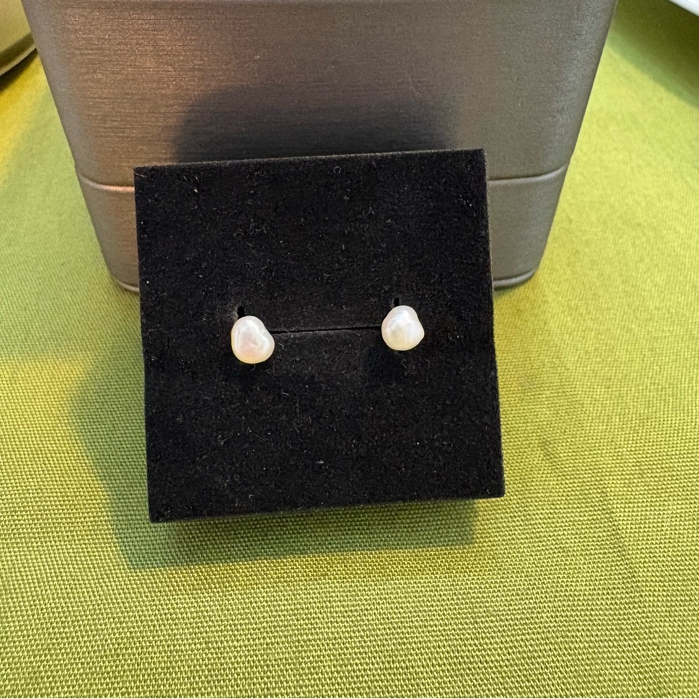 Elegant Freshwater Pearl Stud Earrings